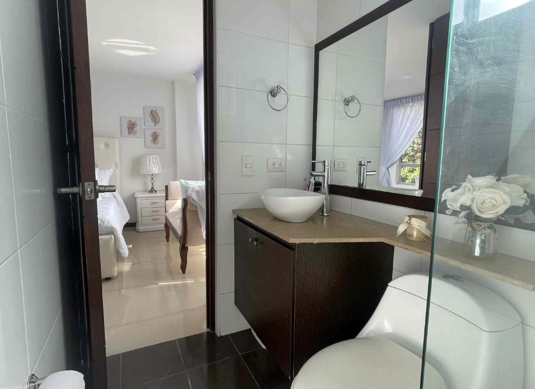 Beautiful Apartment in El Poblado: Exclusivity and Comfort