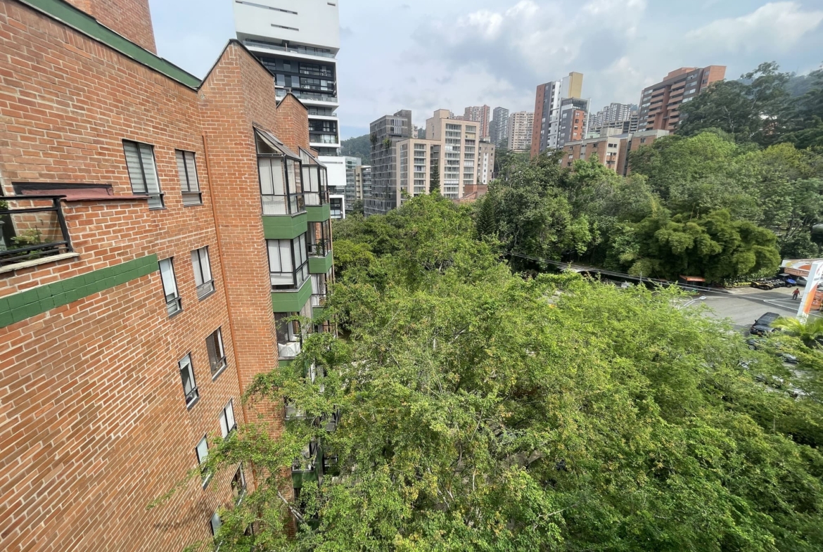 Spacious Duplex Apartment in El Poblado