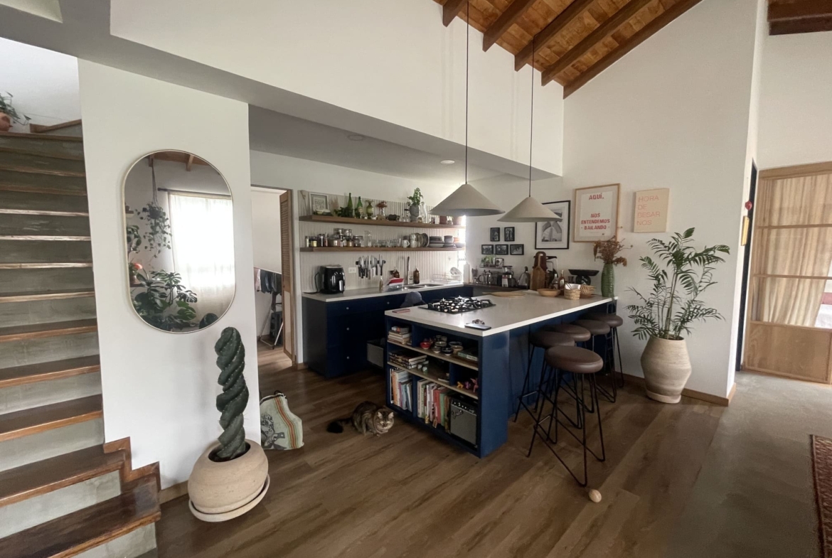 Spacious Duplex Apartment in El Poblado