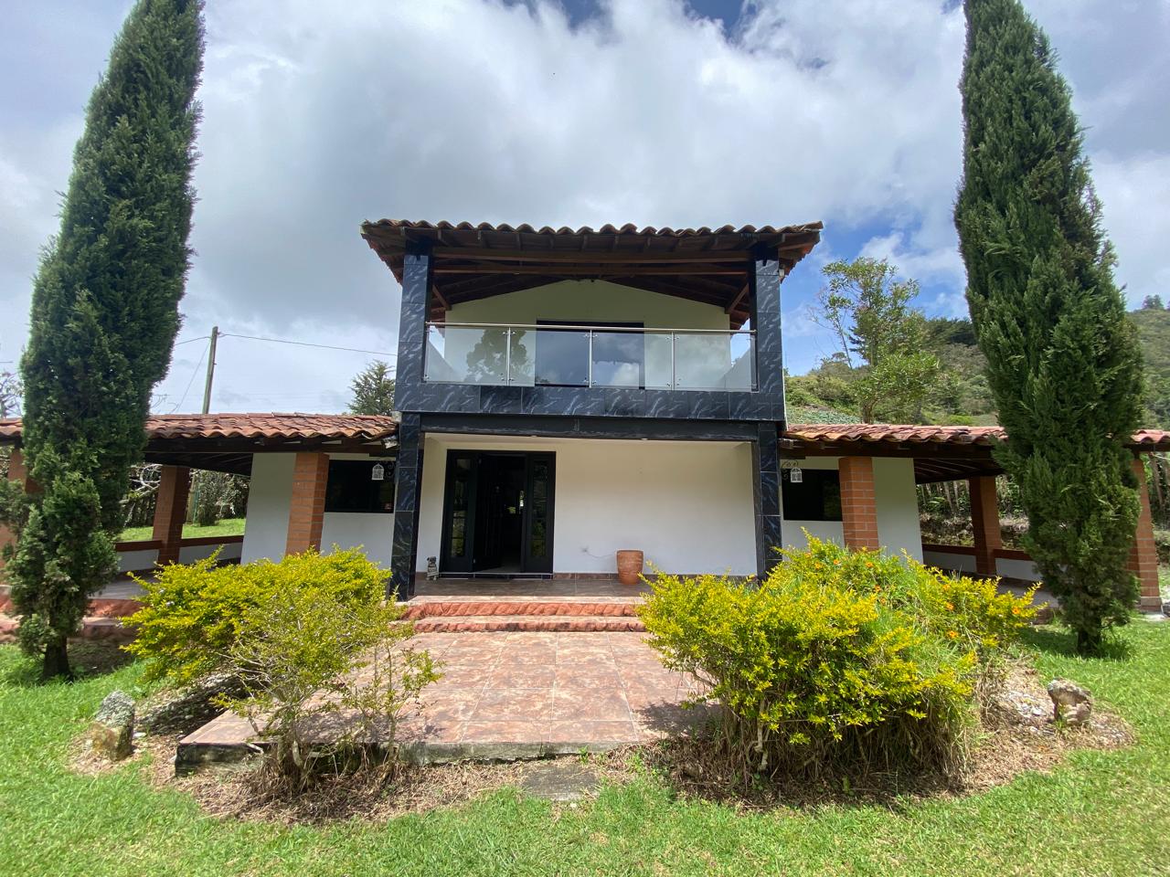 WhatsApp Image 2025-10-12 at 9.11.31 PM Finca for Sale Marinilla Antioquia with Jacuzzi and Recreational Areas